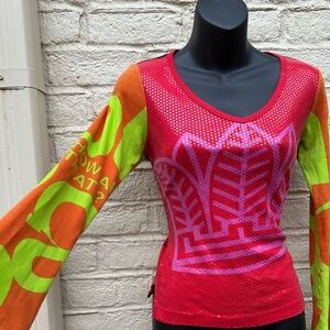 $$$ CUSTO BARCELONA SEQUIN FUN UNIQUE V-NECK KNIT TOP